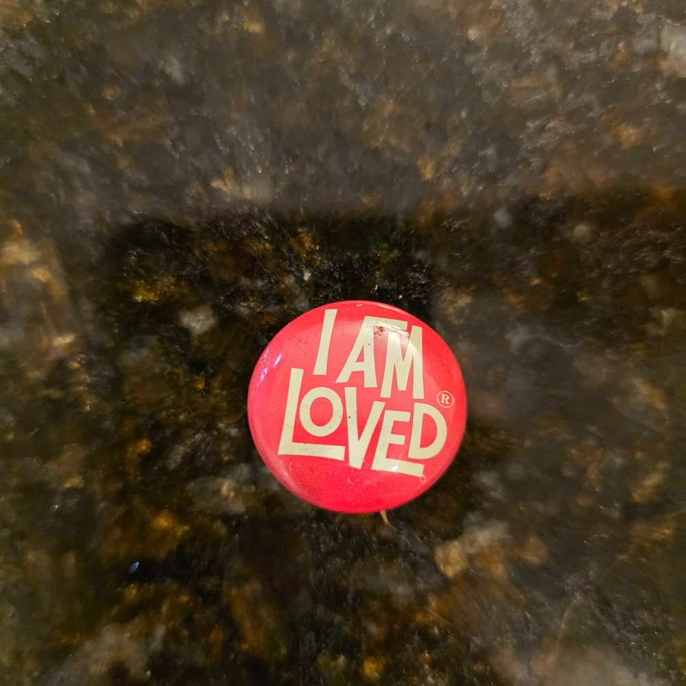 Vintage Helzberg's Diamond Shops I AM LOVED Red Pinback Button 1" Retro Kitsch